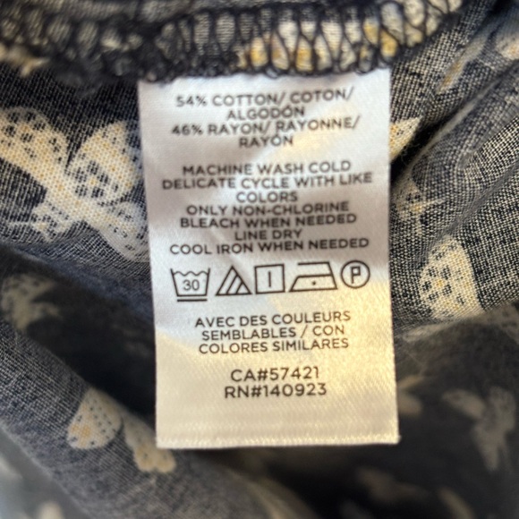 LOFT | Flutter Sleeveless Blouse | Medium - Picture 7 of 7